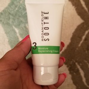 Rodan + Fields Step 3 Moisture Replenishing Cream
